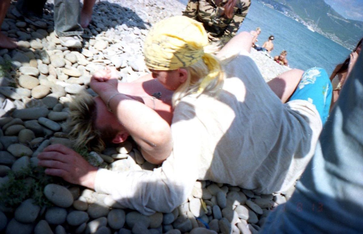 Сегодня ради этого парня в Питере вышло солнце, поэтому пришло время расчехлять поздравления.

Шур, пусть тебя будет всегда ахуенно слышно, как и твой бас, потому что ты не хуевый басгитарист, ты АХУЕННЫЙ.

С днем рождения! Расти большой 👑