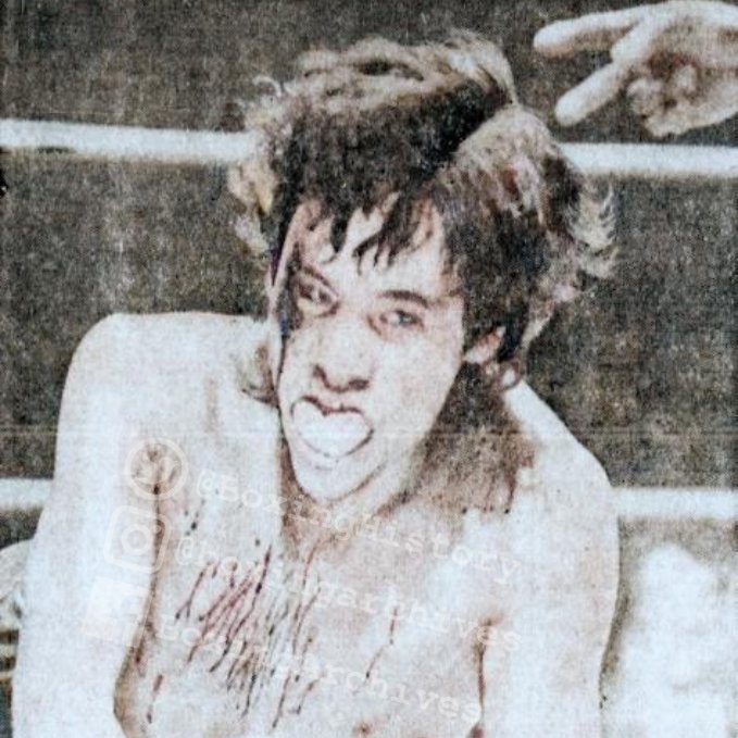 Rafael Herrera won the bantamweight championship with an 8th round KO of Rubén Olivares in Ciudad de México, México #OnThisDay in 1972. Herrera used his jab to control most of the fight and then cut Olivares in the 6th. A right-left combination ended the fight in round 8.