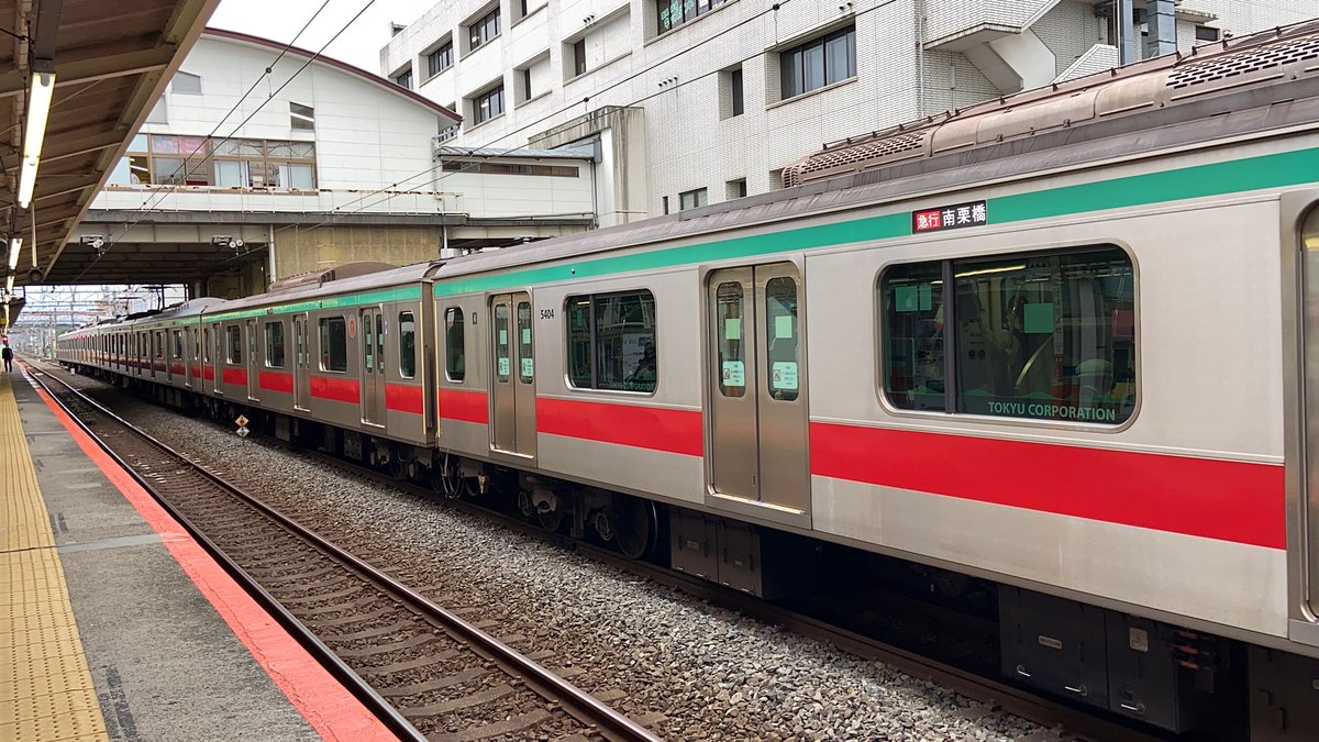 mitsu2000_9020's tweet photo. @ekisound_fan 偶然見かけたので横から失礼します。現存するのは5103F,5104Fの4〜6号車(片側のみ)で、
5103Fは外側寄り、5104Fは中央寄りに貼り付けられています。 https://t.co/c1yUe0wi0k