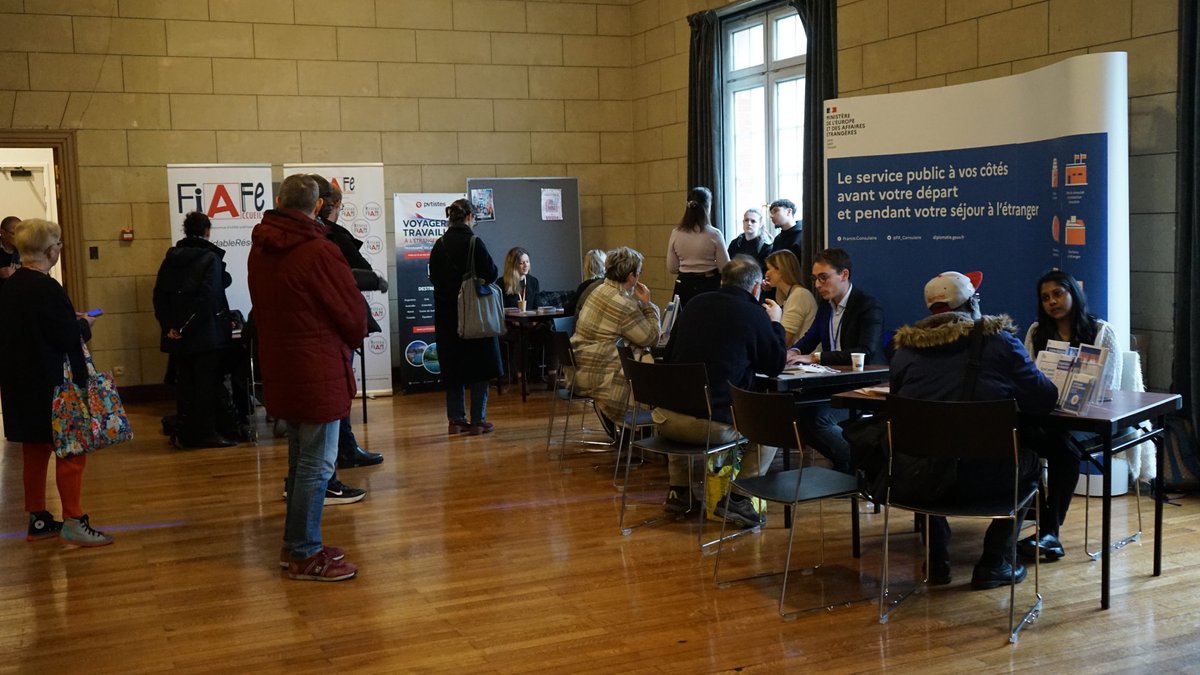 FR_Consulaire's tweet image. #MardiConseil | Vous étiez + de 1800 visiteurs au Salon @s_expatrier qui s'est déroulé le 6 mars à la @ciup_fr et + de 1500 en streaming, merci !

Vous avez manqué notre conférence avec @lescoflocs❓ Retrouvez la rediffusion sur notre chaîne YouTube 👇 
youtube.com/playlist?list=…