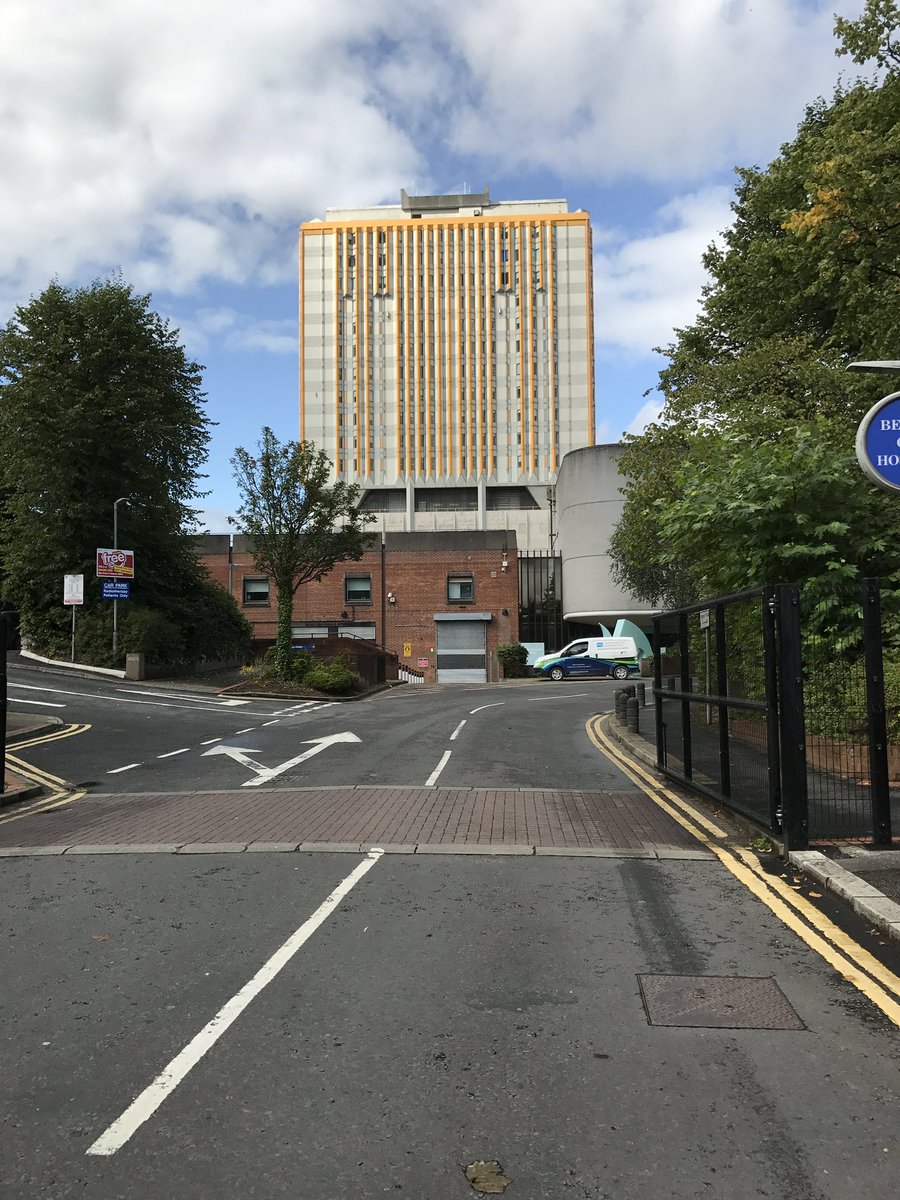 Fantastic gift from my old friend &amp; mentor <a href="/STIrwin/">Terry Irwin</a> Medical Presentations -a must for students, trainees and dare I say it consultant colleagues. As TPD in Belfast Terry gave me my first vascular reg job at the Belfast City hospital with Ray, Bernard Mike and Rodney in the 90’s.