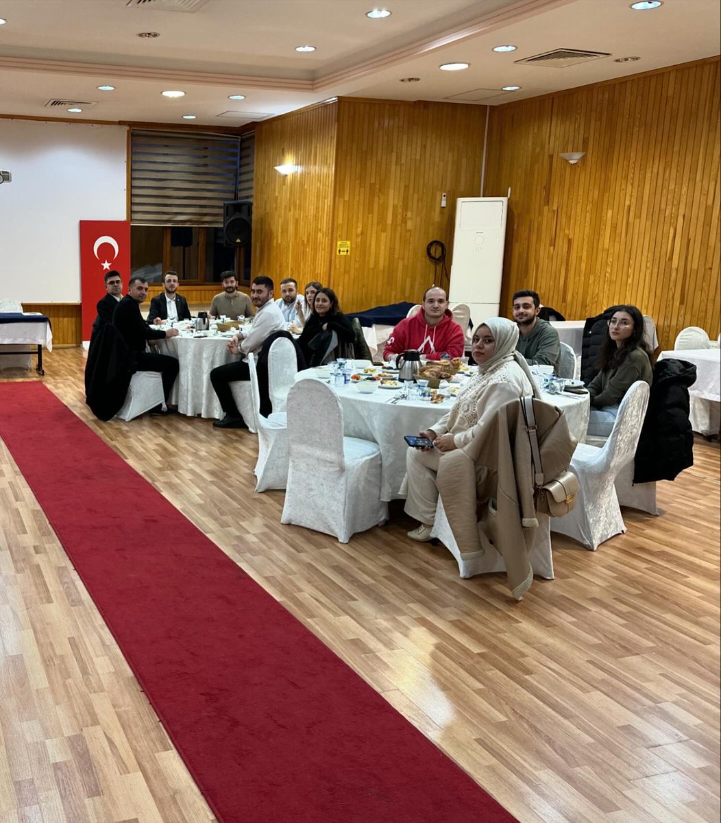 KarvakGenclik's tweet photo. Karadeniz Vakfı Gençlik Meclisi Yönetim Kurulu olarak önceki dönem başkanlarımızında katılımıyla iftarımızı gerçekleştirdik.İftar sonrasında yeni dönem projelerimiz üzerine konuşup, planlamalarımızı oluşturduk.Katılım gösteren herkese teşekkür ederiz .💐✨ https://t.co/NKPd5WPnZC