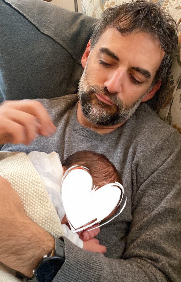 Auguri a tutti i papà, e a <a href="/salvaperiodico/">Salvatore Gulisano</a> che festeggia la sua prima festa e che sa far addormentare il piccolo Enea con un solo abbraccio. Ecco, l’Amore ❤️ #papà #festadelpapà #amore