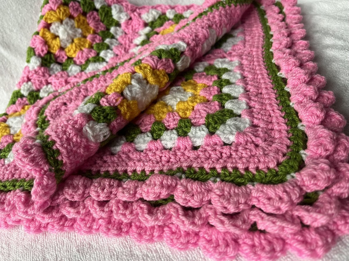 DDCrochetDesign's tweet photo. This beautiful crochet granny square blanket is inspired by a springtime meadow ☺️🌸🌼 It’s finished with a lovely scalloped edging and would make the perfect handmade gift 💗
https://t.co/gkyQsWwX1h  #MHHSBD #craftbizparty #earlybiz #UKMakers https://t.co/tgcfVR8zi1