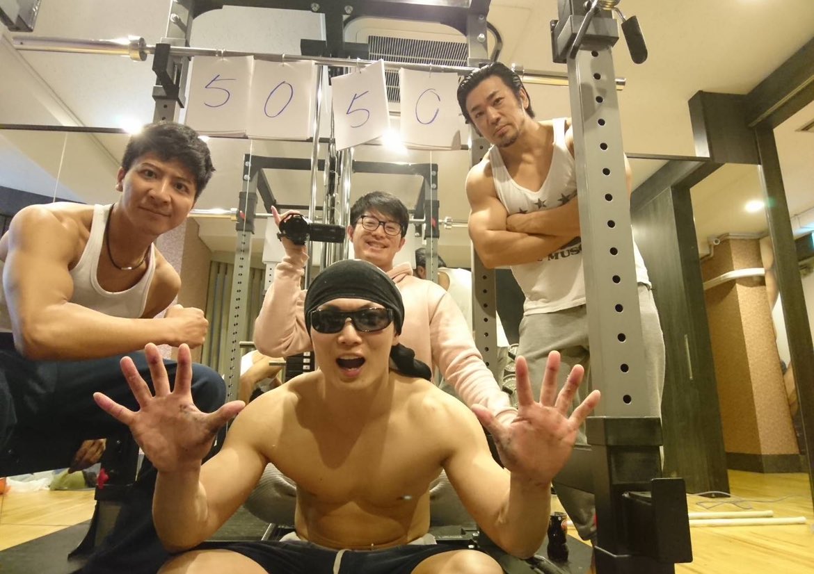 greatsaiyaman02's tweet photo. 3月18日のサイヤの日に
リツイートの数だけ懸垂します！っていって生配信で5050回やったのが6年前！！！
結局22時間かかった。
この日俺はガチのオーバーワークで医者から筋トレ禁止を言われました。
全治1ヶ月
懐かしい、、6年前俺がジム出してるなんて思ってもなかったなー https://t.co/y8Bmt6I353
