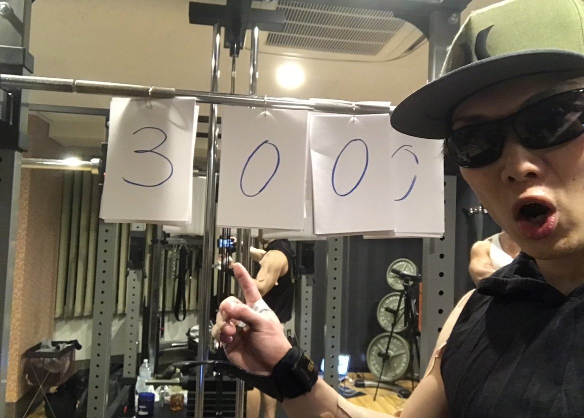 greatsaiyaman02's tweet photo. 3月18日のサイヤの日に
リツイートの数だけ懸垂します！っていって生配信で5050回やったのが6年前！！！
結局22時間かかった。
この日俺はガチのオーバーワークで医者から筋トレ禁止を言われました。
全治1ヶ月
懐かしい、、6年前俺がジム出してるなんて思ってもなかったなー https://t.co/y8Bmt6I353