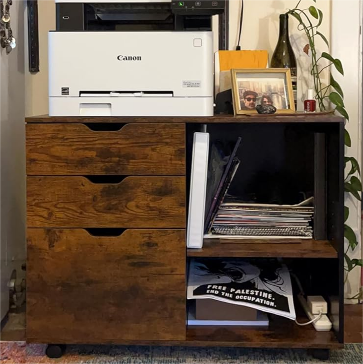 DevaiseOffical's tweet photo. 🍷Office Cabinet⬇️
Provides more storage place and is sturdy for my printer🖨️. The drawers pull out almost the whole way📐
🌟GET THIS LOOK: https://t.co/JlwghWoHYY

#workspace #filecabinet #officefurniture #lifestyle #workingplace #homeofficedecor #homeofficeideas #remotework https://t.co/7bqlChAKGz