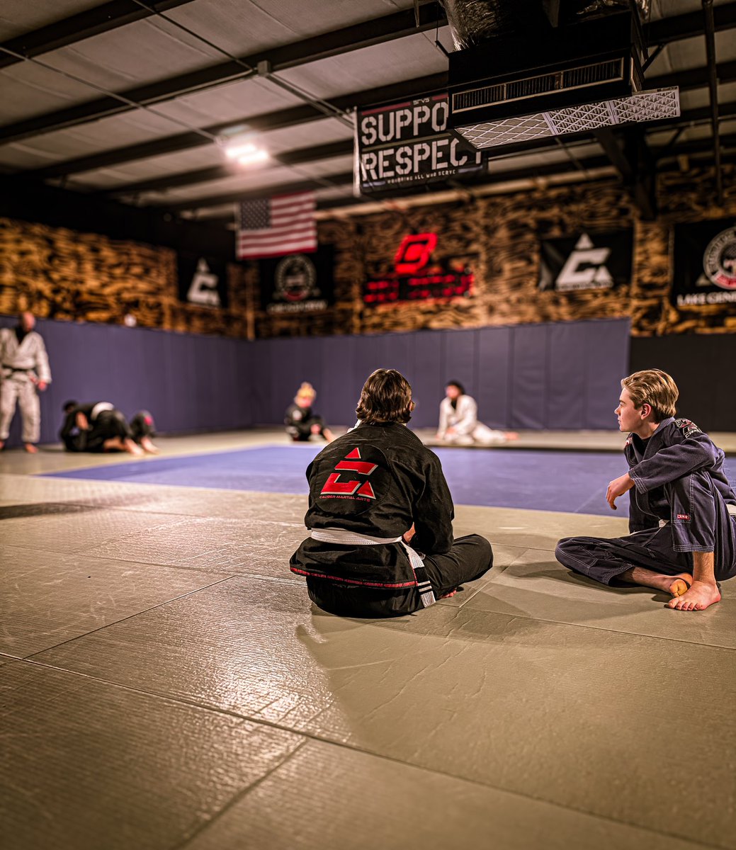CaliberJiuJitsu's tweet photo. Encouragement transforms here. 

At Caliber, respect, discipline, integrity, resilience, and leadership aren’t just words – they’re the foundation of every move we make. 

Our mats are where bonds are built and leaders are shaped, roll by roll. #CaliberBJJ https://t.co/HYblJcluDr
