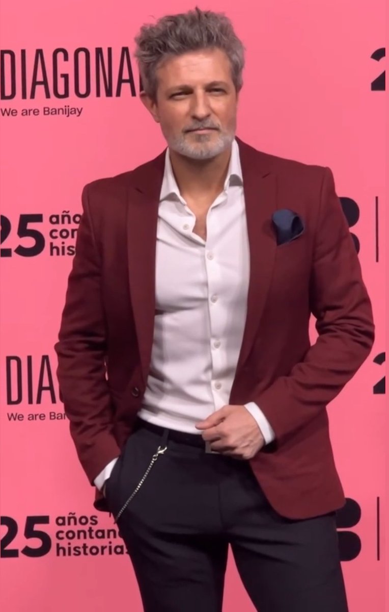 _JesusOlmedo's tweet photo. 25 años de la productora Diagonal .
¡Qué maravilla formar parte de esta FAMILIA!Y haber crecido con ella.
A por otros 25, @DiagonalTV
@JBanacolocha
Frades,Noguera💟
#25añoscontandohistorias #DiagonalTV #FiestaDiagonal #906090 #AmarEsParaSiempre #MercadoCentral #SueñosDeLibertad https://t.co/i2KeJHNRnz