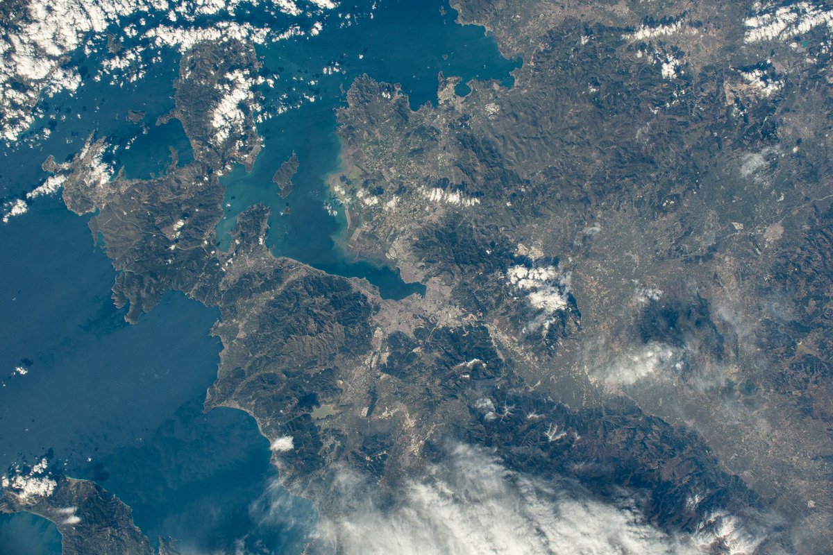 izmirgibiyiz's tweet photo. Alper Gezeravcı, uzaydan çektiği İzmir fotoğrafını “Egenin incisi İzmir” notuyla paylaştı. 🌍 https://t.co/O4EzwgWXAS