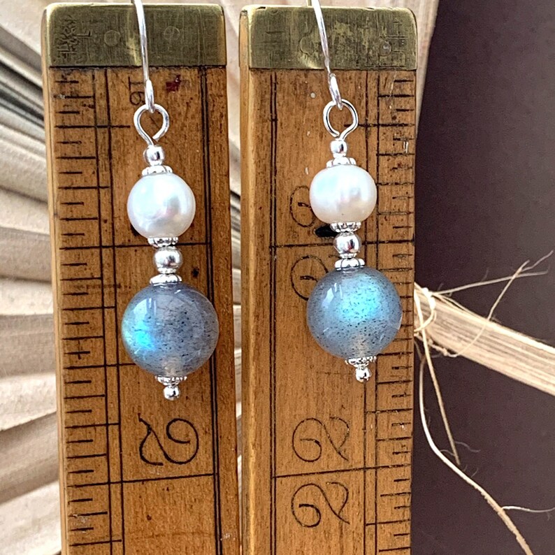 £10.95 via Etsy, Labradorite Earrings with Freshwater Pearl, Silver Dangle Earrings with Sterling Silver Hooks, Bright, Pretty, Elegant: etsy.com/uk/listing/160…

#elegantearrings #labradoriteearrings #freshwaterpearlearrings #silverearrings #elegantstyle #prettyearrings #unique