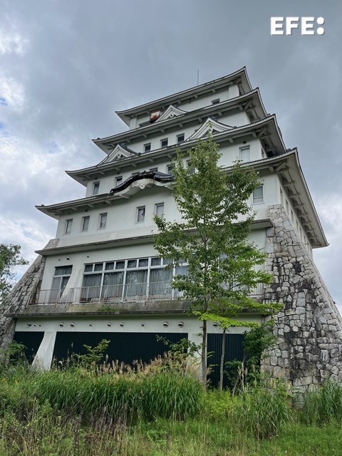 EFEnoticias's tweet photo. Se vende un castillo de seis plantas en el norte de Japón por 60.000 euros.

https://t.co/KrBtzvCj7h https://t.co/xfT8uOtB3Y