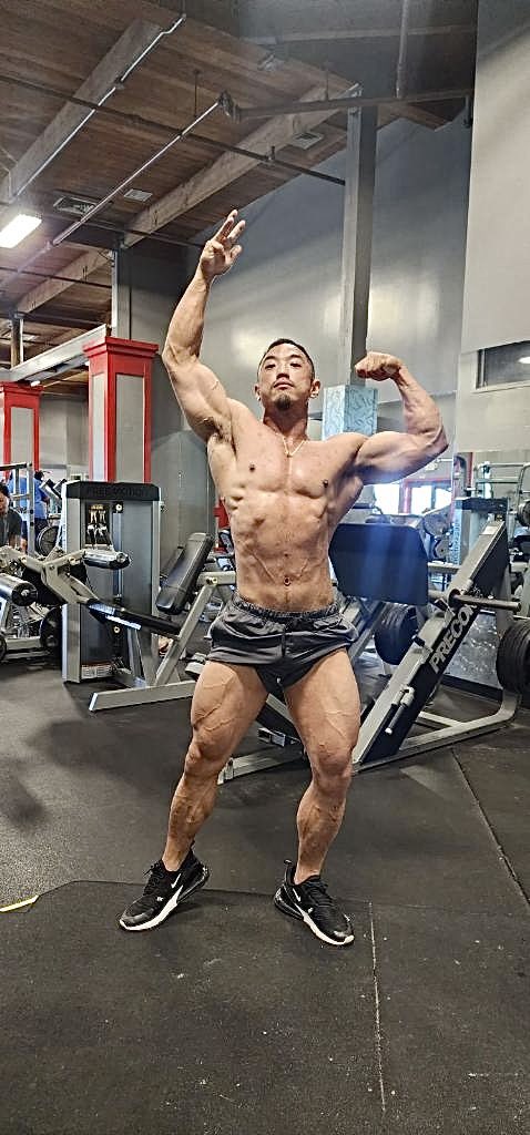 jk_flex808's tweet photo. Getting hella close. Missing the bulky look but these veins are something else. #dickskin #classicphysique #bodybuilder #massmonster #muscle #grow #notbigenough #bigger #neverbigenough https://t.co/jlxbHi0M1l