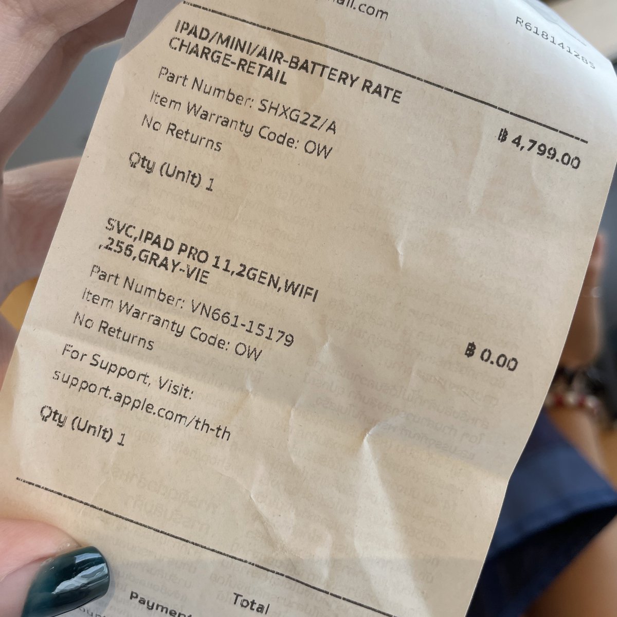 tlpe_'s tweet image. มาแนะนำคั้บเผื่อใครยังไม่รู้ 🥺 

ใครที่ใช้ไอแพดนานๆ แล้ว รู้สึกว่าแบตเสื่อม สามารถนำไปเช็คที่แอปเปิ้ลได้นะคะ ถ้าเปอร์เซ็นเทจแบตต่ำกว่า 80% สามารถเคลมขอเครื่องใหม่ โดยจ่ายแค่ราคาแบตได้เลย 

กับเครื่องที่หลุดประกันก็ทำได้คั้บ