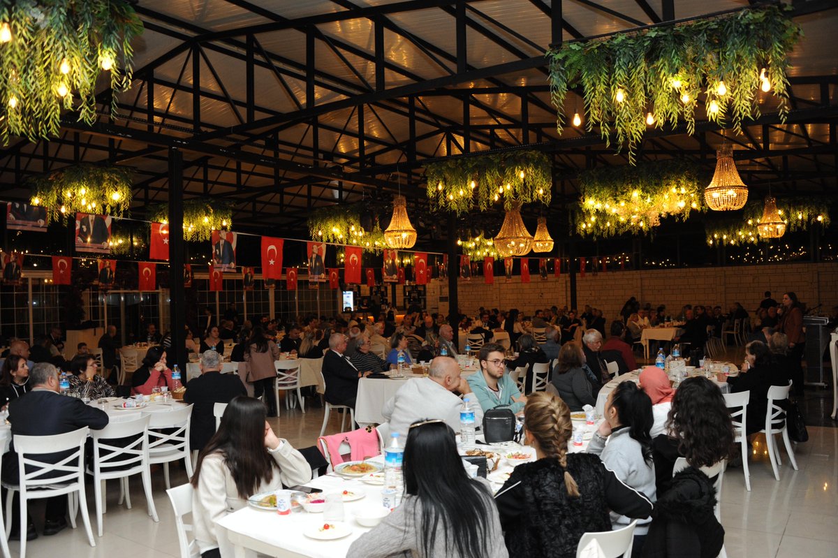 sonkaleizmir's tweet photo. Balçova'da şehit yakınları ve gaziler iftarda buluştu! 

https://t.co/u7RsBCdQJE

@fcalkaya35 https://t.co/60jCRqnnWB