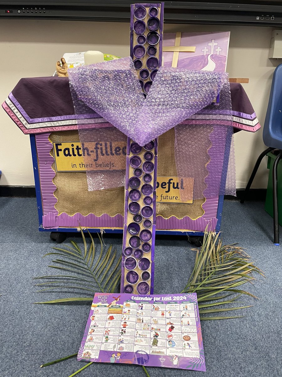 Our Lenten cross made from recycled materials #GlobalRecyclingDay2024 #livesimplyhfb10 @SiobhanFarrell