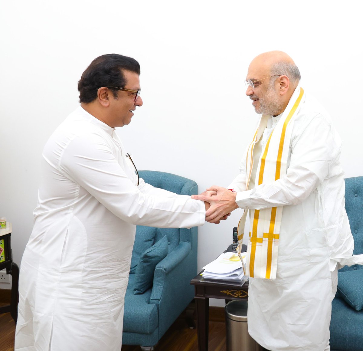 MNS Chief #RajThackeray met Union Home Minister Amit Shah in New Delhi today. #MNS likely to be part of the Mahayuti alliance with BJP. While the BJP adds another ally ahead of #LokSabhaElections elections,this may be the much needed comeback move for the MNS.