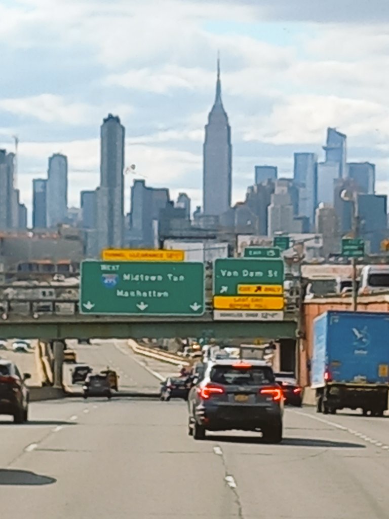 HistoryDGSB's tweet photo. DGSB n New York. Day One. A long day! Times Square and Empire State Buidling. https://t.co/8hC5Z3fyp1