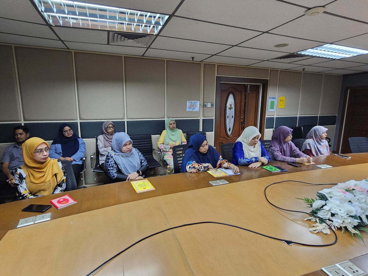 KedahJps's tweet photo. BACAAN YASIN MINGGUAN JPS NEGERI KEDAH
Ibu Pejabat Jabatan Pengairan dan Saliran Negeri Kedah telah mengadakan bacaan Surah Yasin mingguan di Bilik Mesyuarat Utama JPS Kedah pada 07 Mac 2024.
#JPSKedah
#JPSMalaysia
#jayakanperkhidmatansempurn https://t.co/OogFY4KAne