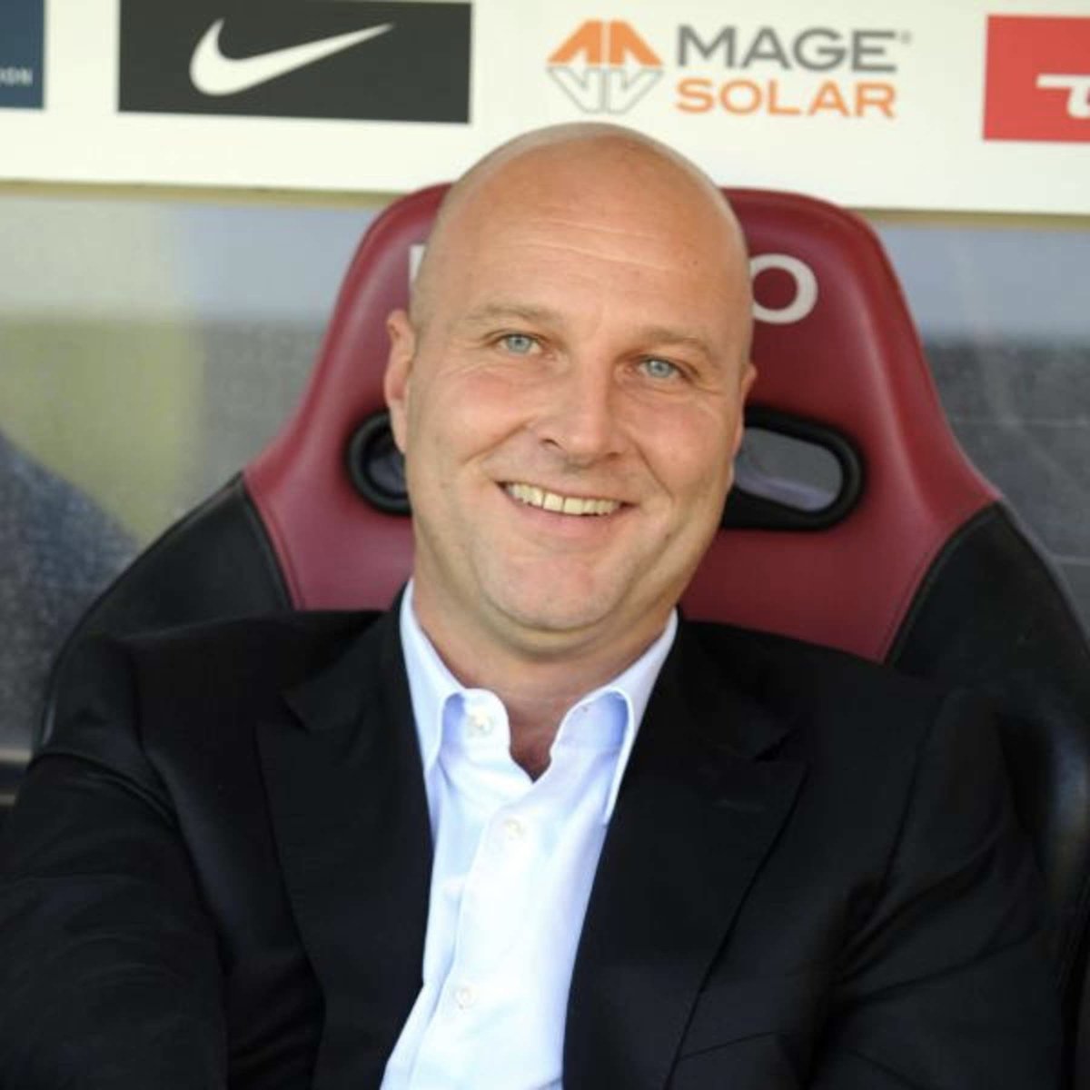StillEscaping's tweet photo. @erfolgstrainer9 @juledreierlei Diese Angst vor dem Sturz in die Beliebigkeit ist zwar nicht vollkommen unberechtigt, aber ich möchte daran erinnern, welches Trio vor nicht allzu langer Zeit den Verein geführt hat.

Im Vergleich dazu, sehe ich die Gefahr eher als gering, dass jetzt alles den Bach runter geht. https://t.co/aSZ2ibE9Sa