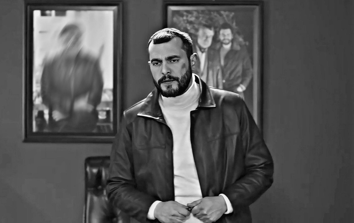 صراحة سامر دائما يبهرنا في اداء الشخصيات مثل شخصية عمر بن الخطاب و ريان وهسه دور شاهين يعني سامر بمعنى الكلمة ابداع تعابير الوجه مع كل مشهد   وكل حلقة ومشهد يدل مهارته في التمثيل  وحشش #ولاد_بديعة #سامر_اسماعيل