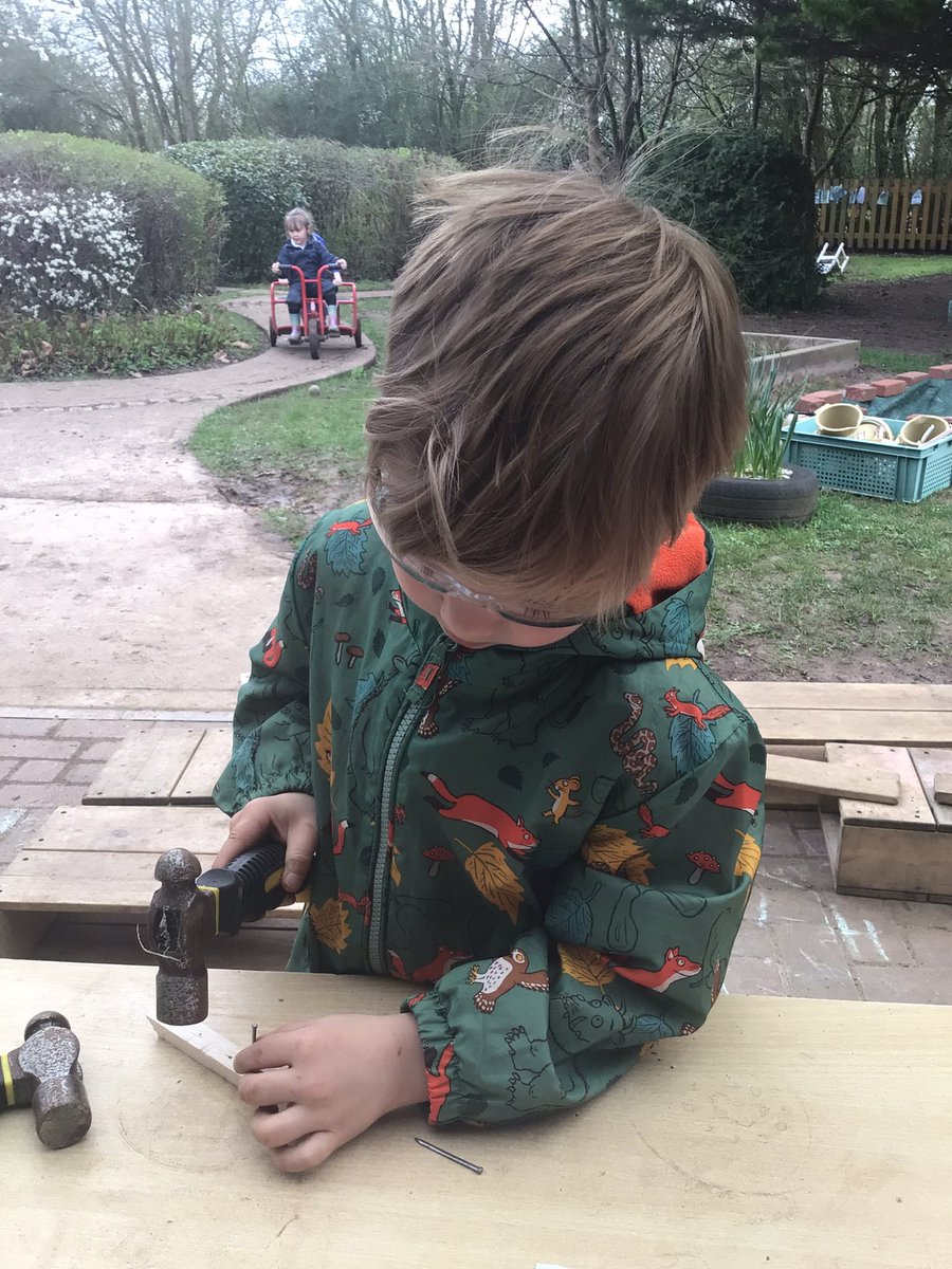 OWPS_fs's tweet photo. This week we are learning how to use the tools safely and ‘tinkering’ as a practice before we make something to bring home next week 🤔 #EYFSlearningthroughplay @OWPSdt https://t.co/04ljyMXw7r