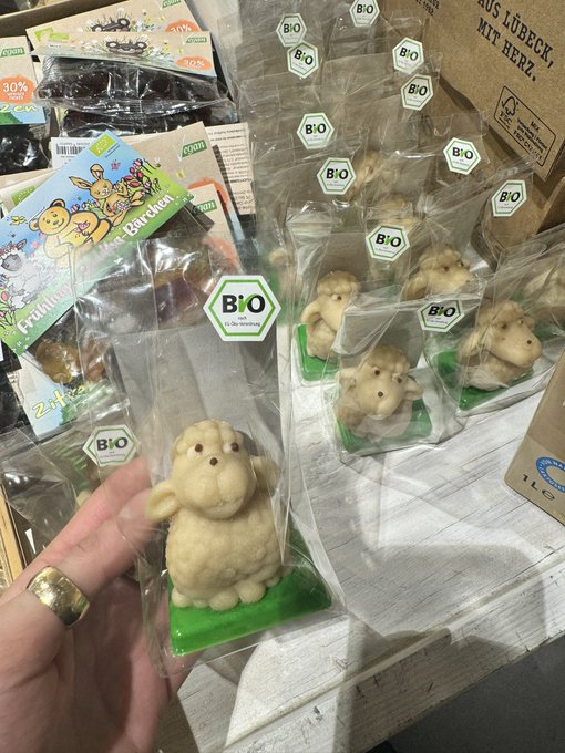 germans love easter so much wym there are single pack marzipan lambs https://t.co/jf4eGDVDJL