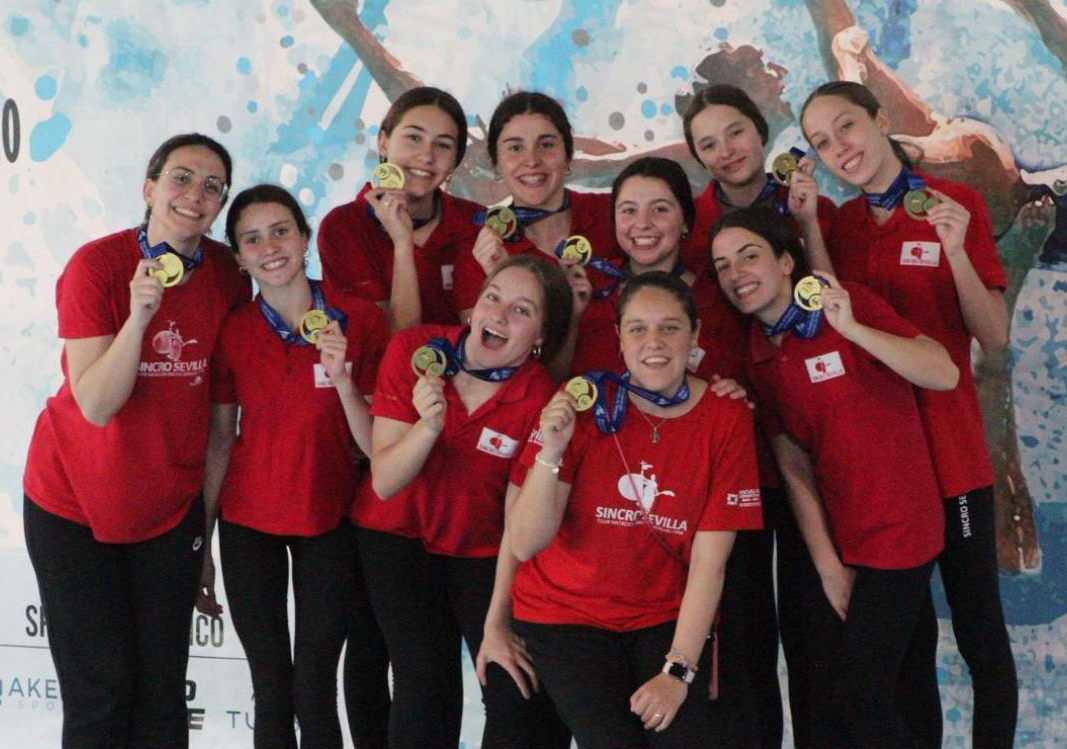 IMD Sevilla (@imdsevilla) on Twitter photo Nuevo éxito del <a href="/SincroSevilla/">C.N. Sincro Sevilla</a> en el Campeonato 🇪🇸 de Natación Artística:
🥇 equipo júnior en rutina acrobática
🥉 séniors Carmen Beato y Paula García Polo en dúo libre
bit.ly/3Tnvell
<a href="/Ayto_Sevilla/">Ayuntamiento de Sevilla</a> <a href="/minervasalaslop/">Minerva Salas</a> Nuevo éxito del <a href="/SincroSevilla/">C.N. Sincro Sevilla</a> en el Campeonato 🇪🇸 de Natación Artística:
🥇 equipo júnior en rutina acrobática
🥉 séniors Carmen Beato y Paula García Polo en dúo libre
bit.ly/3Tnvell
<a href="/Ayto_Sevilla/">Ayuntamiento de Sevilla</a> <a href="/minervasalaslop/">Minerva Salas</a>