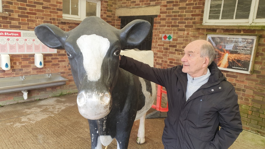 HISCNorthherts's tweet photo. Home Instead Client enjoying nature at Standalone Farm. What a lovely place to enjoy nature and feeding the animals. What a fantastic way to spend a morning, then visit the café for a cuppa.
Thank you to our Carer Clive for taking these beautiful photos. https://t.co/rqsTnnTFqi