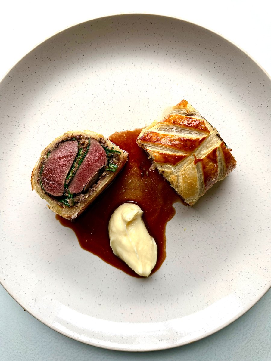 WildMeatCompany's tweet image. Just wow! This is something we are going to have to try for ourselves.  A glorious #woodpigeon wellington made by Rob. What is your favourite thing to cook with pigeon? #cookingwithgame #eatgame