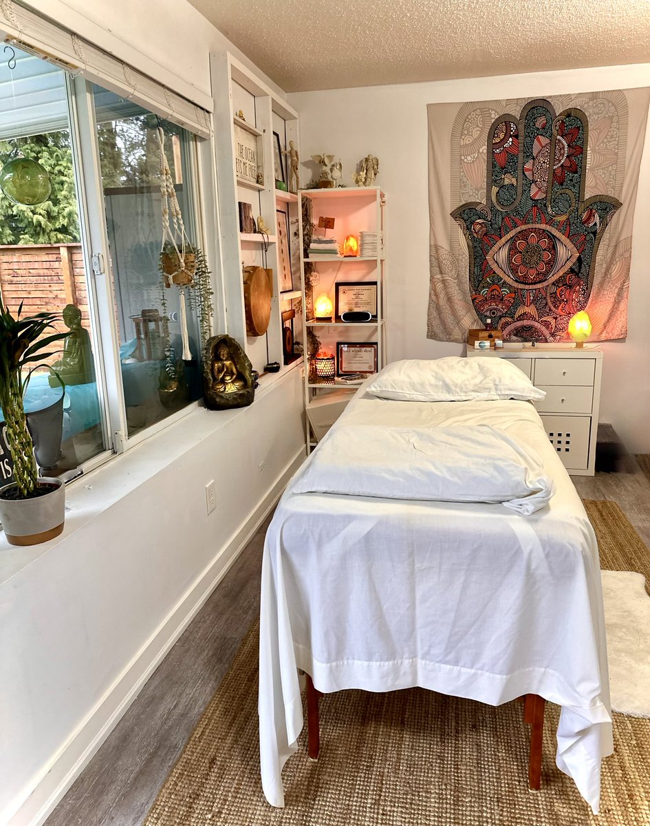 New healing room at Ocean Bay Wellness 

#reiki #yoga #meditation #healing #chakras #love #oceanbaywellness #reikihealing #tarot #crystals #amor #energyhealing #reikimaster #energy #crystalhealing #spirituality #energia #spiritual #mindfulness #chakra #espiritualidade #selfcare