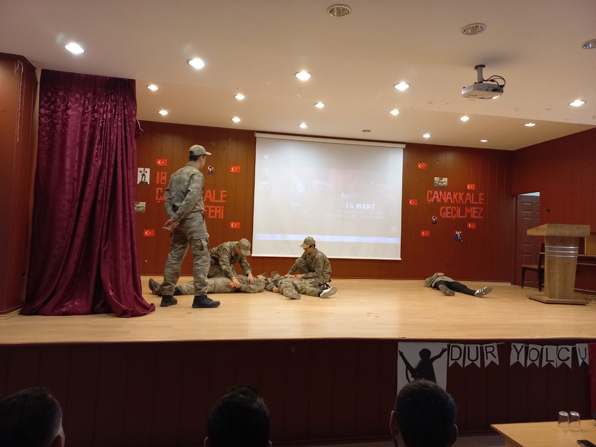 HuseyinYYBO1's tweet photo. 18 Mart Çanakkale Zaferi ve Şehitleri Anma Günü Programı düzenlendi. @DogansarM @sivasmem @dkaymakamlik #SivasHedef https://t.co/XqeAyxYXfm