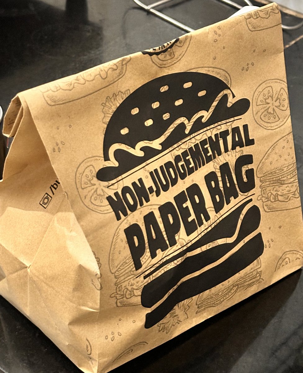 aviral_1812's tweet image. Charging 33rs for just a branded piece of paper as packing? Shouldn&apos;t branded packing be free? What If I sell you those papers for 25rs? Would you buy it? #stopScamming 
@BurgerSinghs @Swiggy @BurgerKing @mcdonaldsindia @BandBajaateRaho @consumr_rights @PizzaHutIN @jagograhakjago