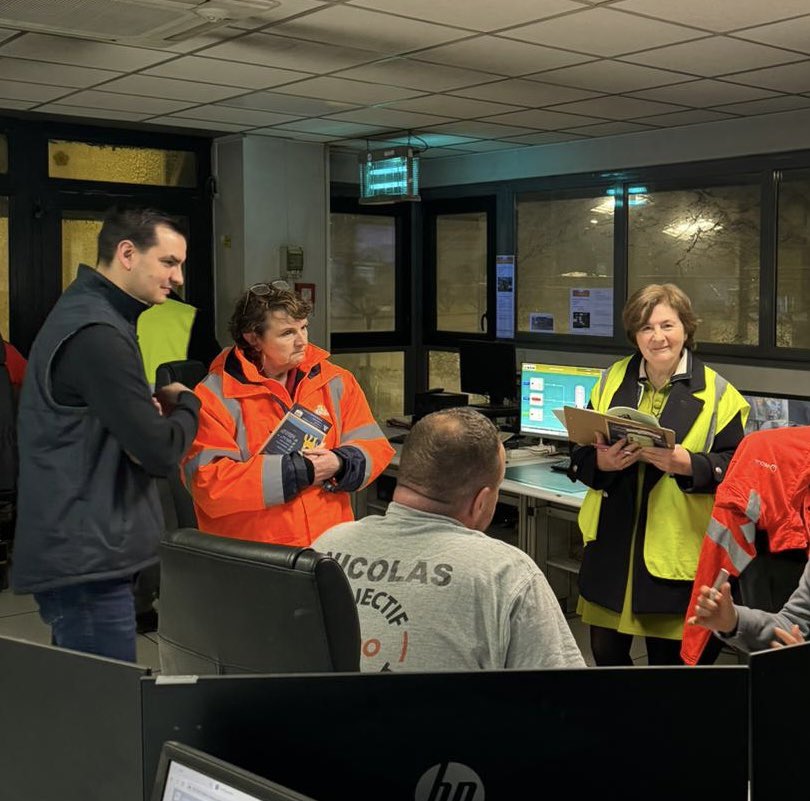 RoullaudBeatric's tweet photo. Je remercie Monsieur le Maire de #Montgé-en-Goële, Pascal #Hiraux, Président du #SMITOM de #Monthyon et Madame Michelle Brun, directrice adjointe,  ainsi que John, 

➡️ pour la visite passionnante du SMITOM (traitement des déchets) ce lundi ! 

@groupeRN_off 
@RNational77 https://t.co/ehMOS0zHYr