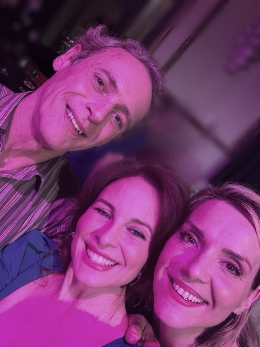 Ayer en la celebración de los 25 años de <a href="/DiagonalTV/">Diagonal TV</a> en <a href="/cbamadrid/">Círculo de Bellas Artes - Casa Europa</a> en la foto estoy con Daniel Freire y Eva Martin
Felicidades a todos los actores, guionistas, directores, productores que nos han hecho tan felices con sus trabajos!!!!