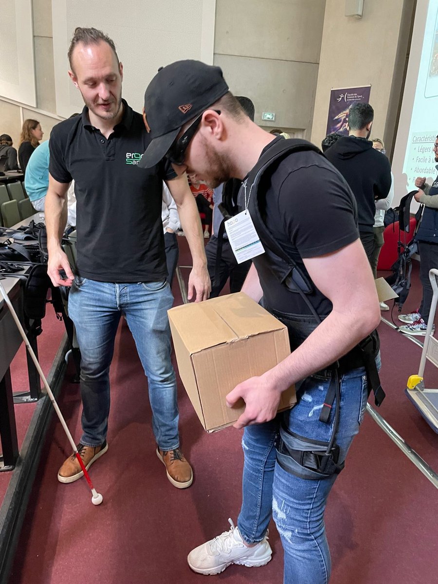 Ergosante's tweet photo. Partage de connaissances et essai d’exosquelettes avec les étudiant.e.s de la Faculté des Sciences du Sport de Marseille !

➕d’informations sur nos exosquelettes #HAPO : https://t.co/xt287R2rr1

#exosquelette #innovation #conférence #partage #santé #travail #étude #étudiant https://t.co/oi2btUgKjD