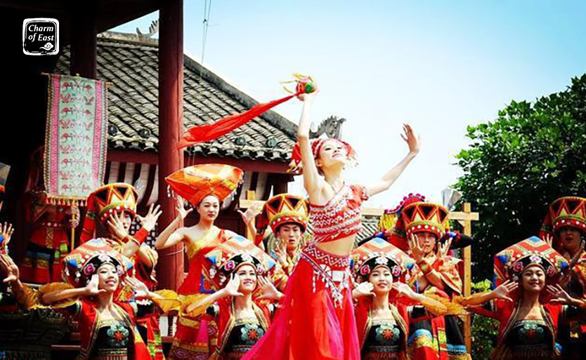 CharmofEast's tweet photo. 🌺🌺Young men and women of the #Zhuang people celebrate the day of the #Flower Goddess on the 2nd day of the 2nd lunar month in a place with kapok trees. They pray to the Flower Goddess for eternal, pure love. ❤️❤️ #BlossomingSpring #Charmofeast #SpringMemories #FloralFantasy https://t.co/J2TuBWdcTu
