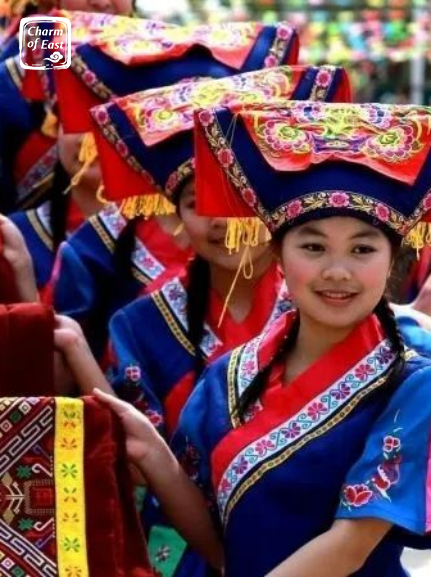 CharmofEast's tweet photo. 🌺🌺Young men and women of the #Zhuang people celebrate the day of the #Flower Goddess on the 2nd day of the 2nd lunar month in a place with kapok trees. They pray to the Flower Goddess for eternal, pure love. ❤️❤️ #BlossomingSpring #Charmofeast #SpringMemories #FloralFantasy https://t.co/J2TuBWdcTu