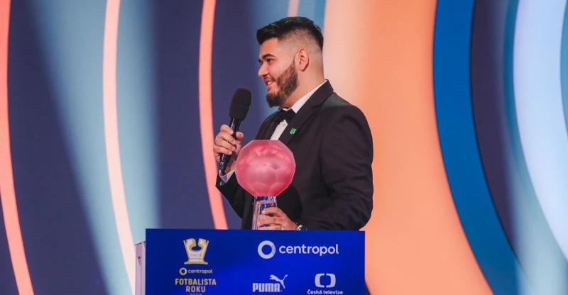 .<a href="/dunka_matej/">Matejs Dunka</a> byl poprvé v kariéře vyhlášen TCL eFotbalistou roku 👏👏

✍️ playzone.cz/clanky/220484-…