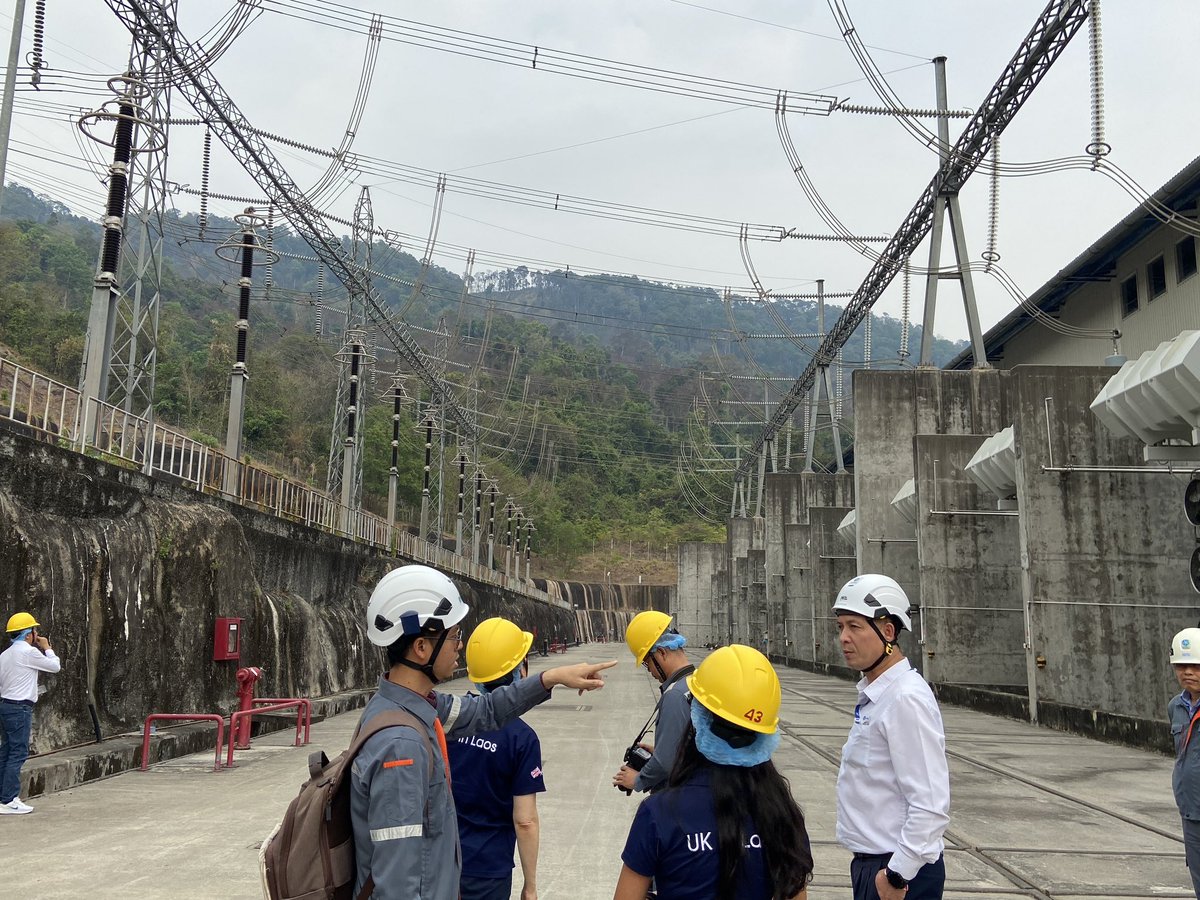 Ambassador @MelBarlowFCDO visited Nam Theun2 hydroelectric dam with LHSE, to discuss the progress of feasibility work on floating solar technology. This builds on the 🇬🇧 &🇦🇺 partnership to support renewable energy in 🇱🇦. #BritishInvestmentPartnerships #AustraliaUKjointprogramme