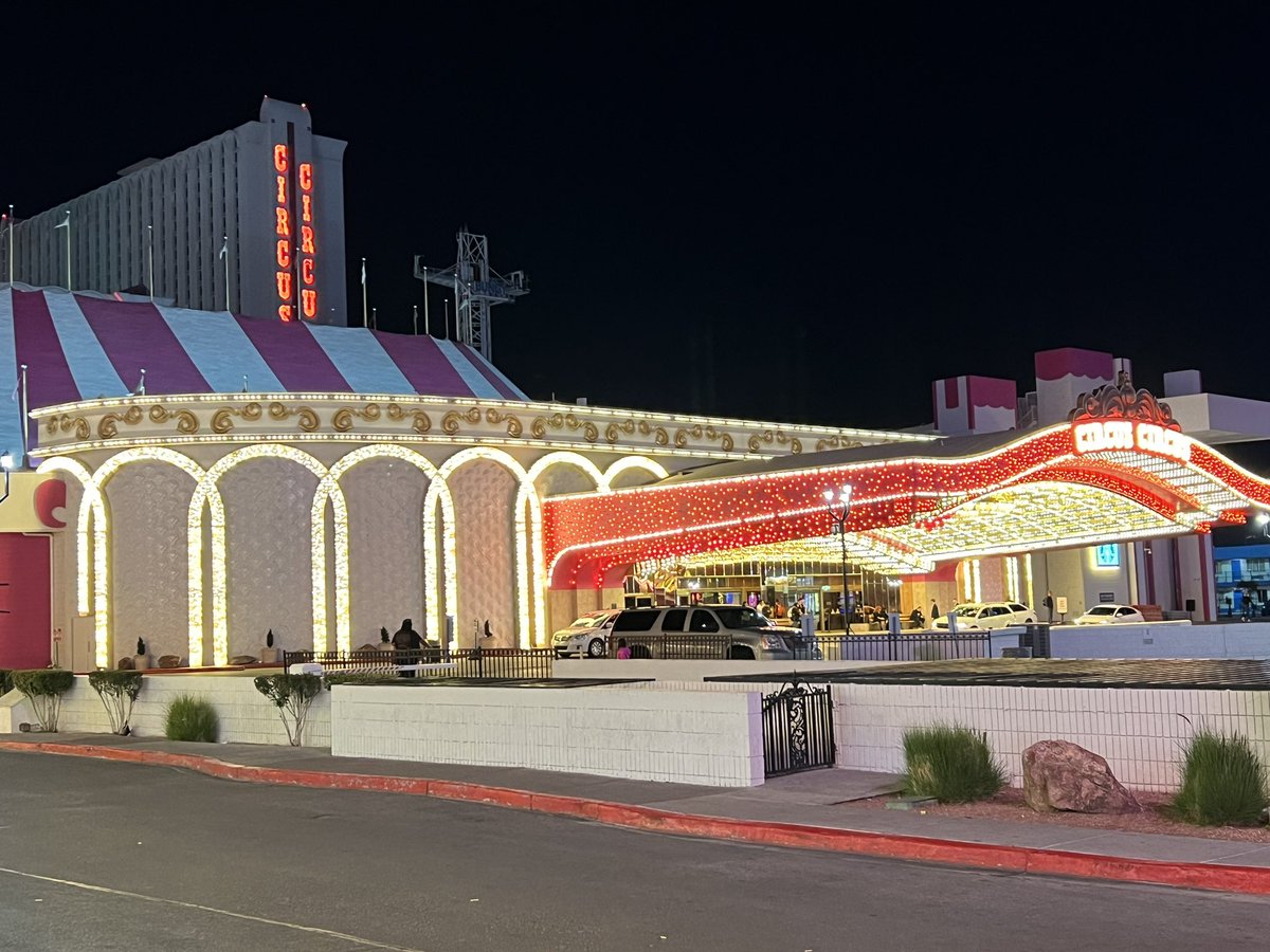 Frank040867's tweet photo. #HotelCircusCircus https://t.co/H6EhaYE3qk