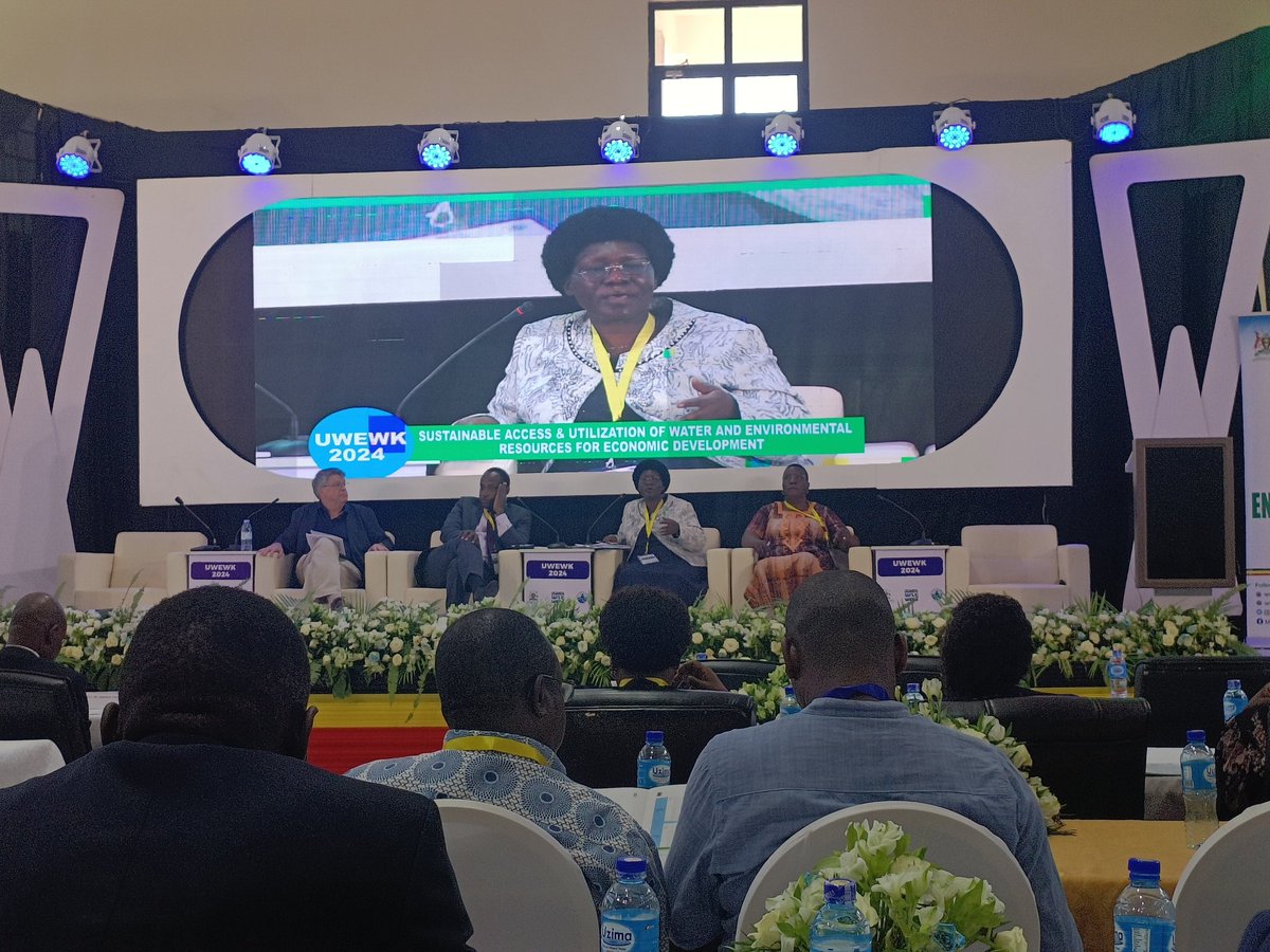ChagallaD's tweet image. Population growth and pollution are increasing everyday whereas water resources are being depleted.

A holistic approach is needed to combat water scarcity issues and to sustainably utilize and manage the available water resources. - Dr. Grace Adongo
#UgandaWaterWeek 
@infoNILE