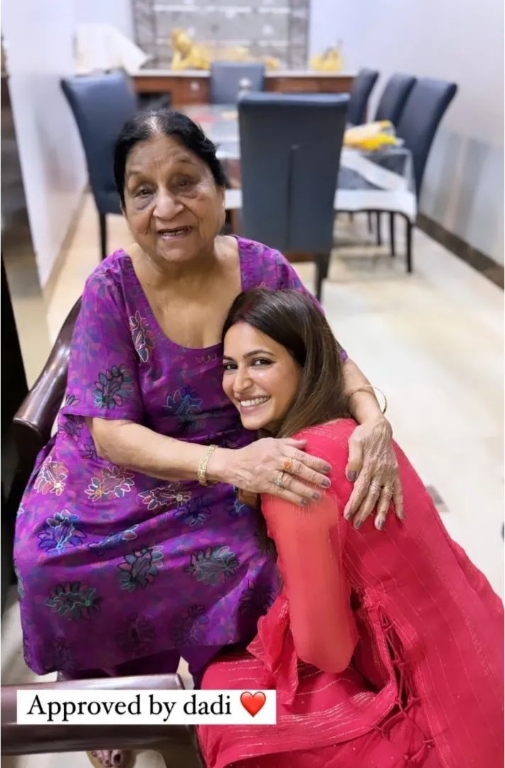 JagbaniOnline's tweet photo. ਅਦਾਕਾਰਾ ਕ੍ਰਿਤੀ ਖਰਬੰਦਾ ਨੇ ਵਿਆਹ ਮਗਰੋਂ ਸਹੁਰੇ ਘਰ ਬਣਾਇਆ ਹਲਵਾ, ਨਿਭਾਈ ਖ਼ਾਸ ਰਸਮ
#KritiKharbanda #FirstRasoi #KritiKharbanda #PulkitSamrat #Wedding #Bollywood https://t.co/60WiwqKYvo