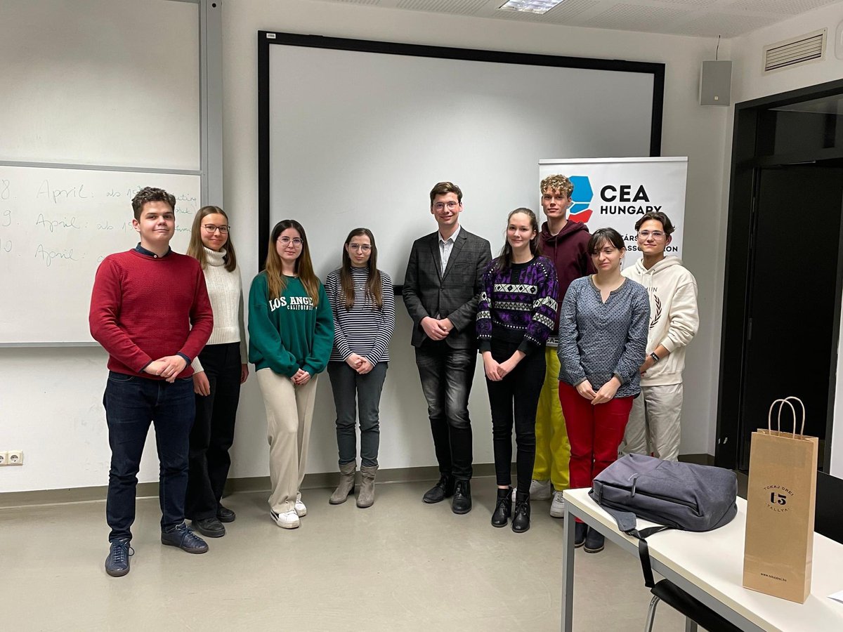 CEA_Hungary's tweet photo. 📰 On 11 March we held an informal discussion with Gergő Illés on media relations in Central Europe. 🇭🇺🇸🇰🇨🇿🇵🇱 https://t.co/9wtVh0jUXA