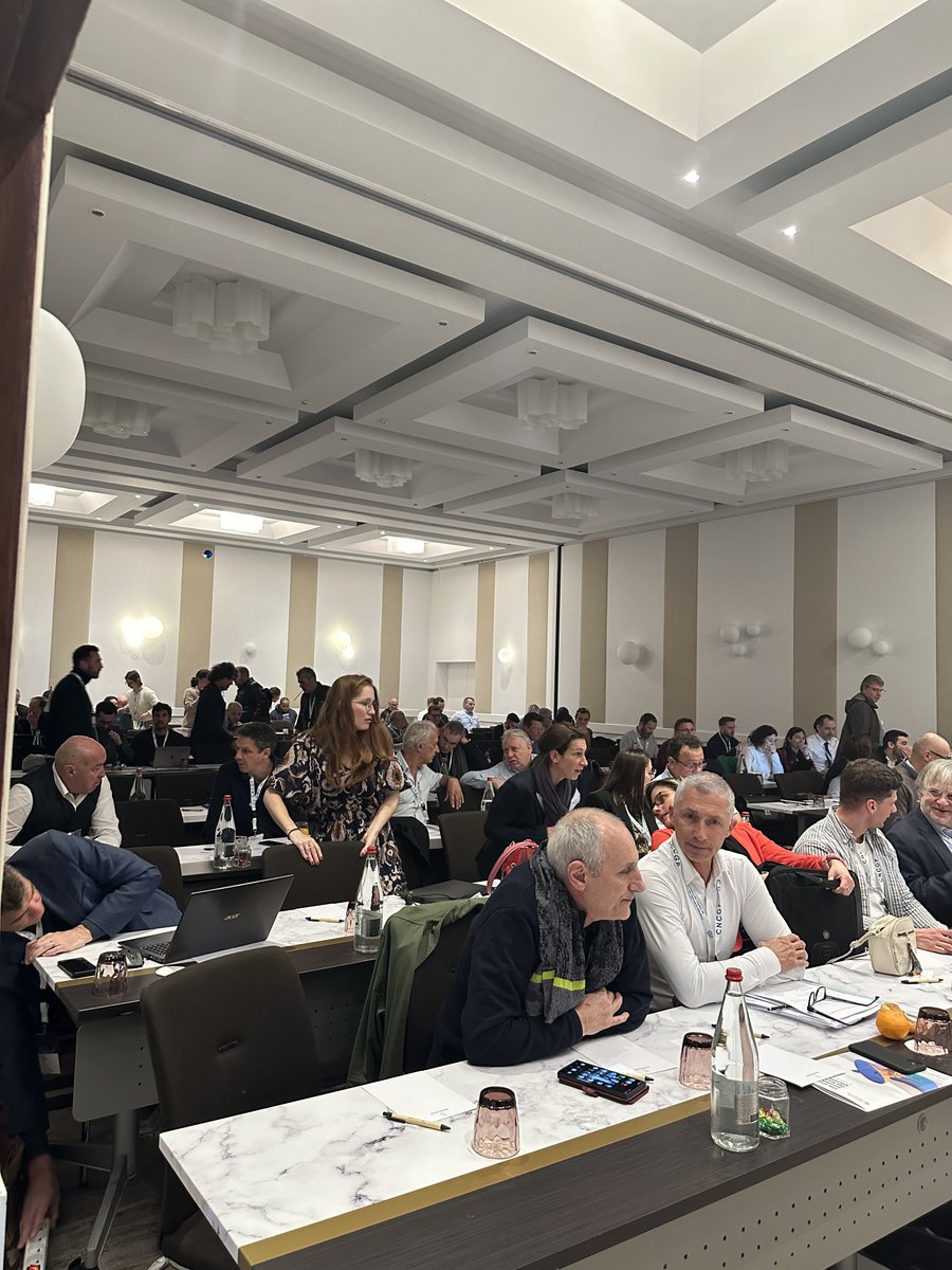 ChambreNCGP's tweet photo. ⏱️ [Université de Cannes] 2ème journée d’Université avec des #adhérents de la Chambre. 🙏au formateur de @RiviereAvocats  et aux partenaires 👑 #Apax by Seven2 ,  Banque de #Neuflize OBC ,  @DS_Investment_  ,  #Nortia. C’est aussi un grand moment car le CA se tient en parallèle👌 https://t.co/yyRrez9z9S