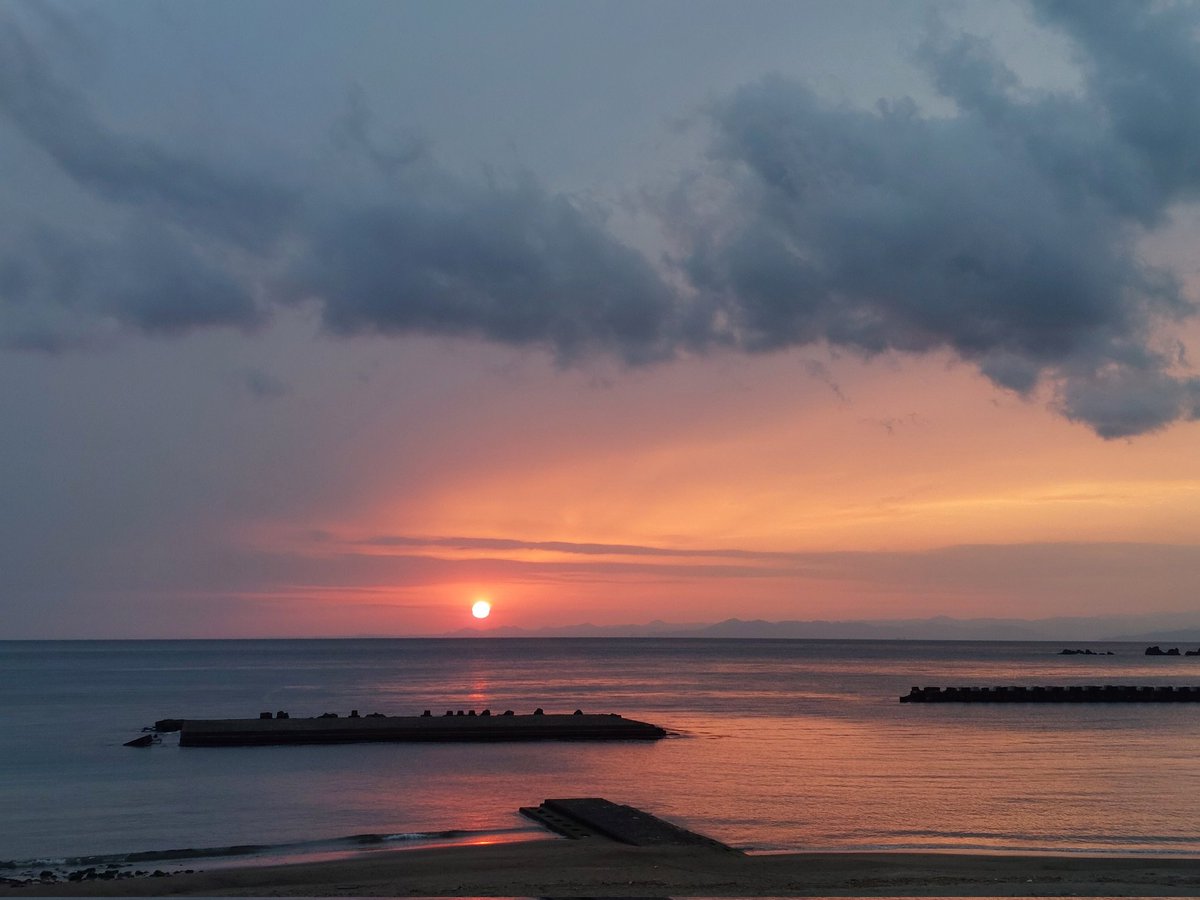 雲ってたのに、突如夕陽来た！ #イマソラ #宇久須キャンプ場 #クリスタルビーチ #西伊豆町