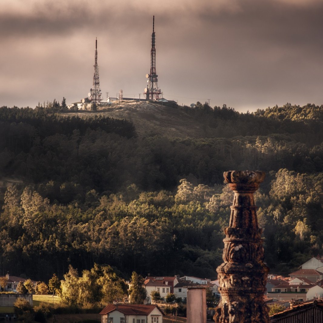 RTVE_Com's tweet photo. 📡Ya es posible disfrutar de @rne, @radio3_rne y @radio5_rne  en DAB+ en el área metropolitana de Santiago de Compostela, gracias al inicio de emisiones desde el centro de Cellnex Telecom situado en el Monte Pedroso, mirador privilegiado de la ciudad.

https://t.co/7lkPdpLrrN https://t.co/7CYJW7YJbv