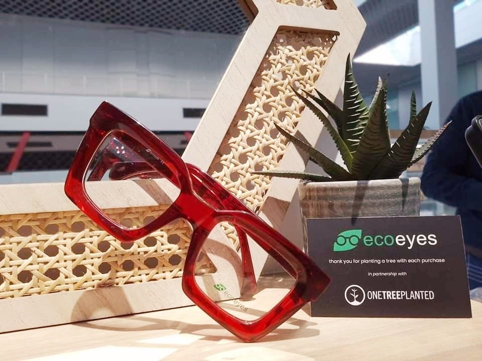 👀 GET THE LOOK 👀 

Get your funky frame fix at an affordable price, only at EcoeyesUK. 

#ecoeyesuk #LimitedEdition #eyewear #funkyframes #getthelook #getthelookforless #whypaymore