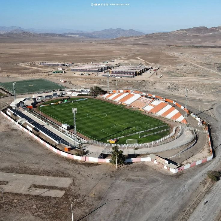 NaachoPeralta's tweet photo. Una salvedad para los hinchas de #Talleres que quieran viajar a 🇨🇱. El Cobresal es de una ciudad llamada El Salvador (2600 metros de altura). Su estadio, El Cobre, no está habilitado por Conmebol para la Libertadores.  (sigue) https://t.co/t39sdngwRx