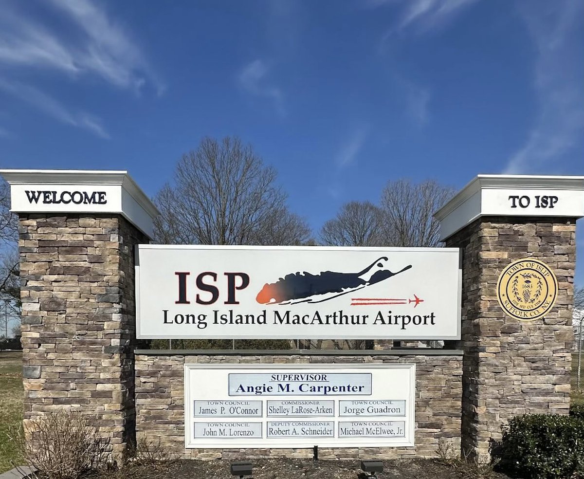 A beautiful spring welcome sign! Hope to see you all soon on a flight to or from Long Island MacArthur Airport. @BreezeAirways @FlyFrontier @SouthwestAir 

#travelfinds #vacations #10best #businesstravel #flymacarthur #hereforlongisland #springtravel #longisland #isp